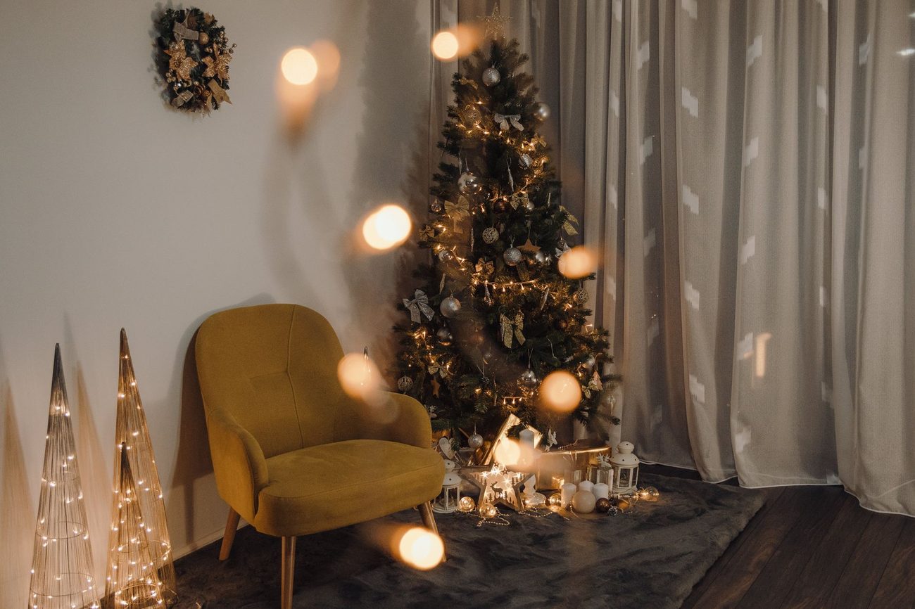 Holiday Decorating With Toddlers (Without Losing My Mind)